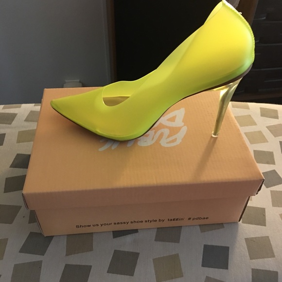 Perplexed heels - Picture 2 of 2